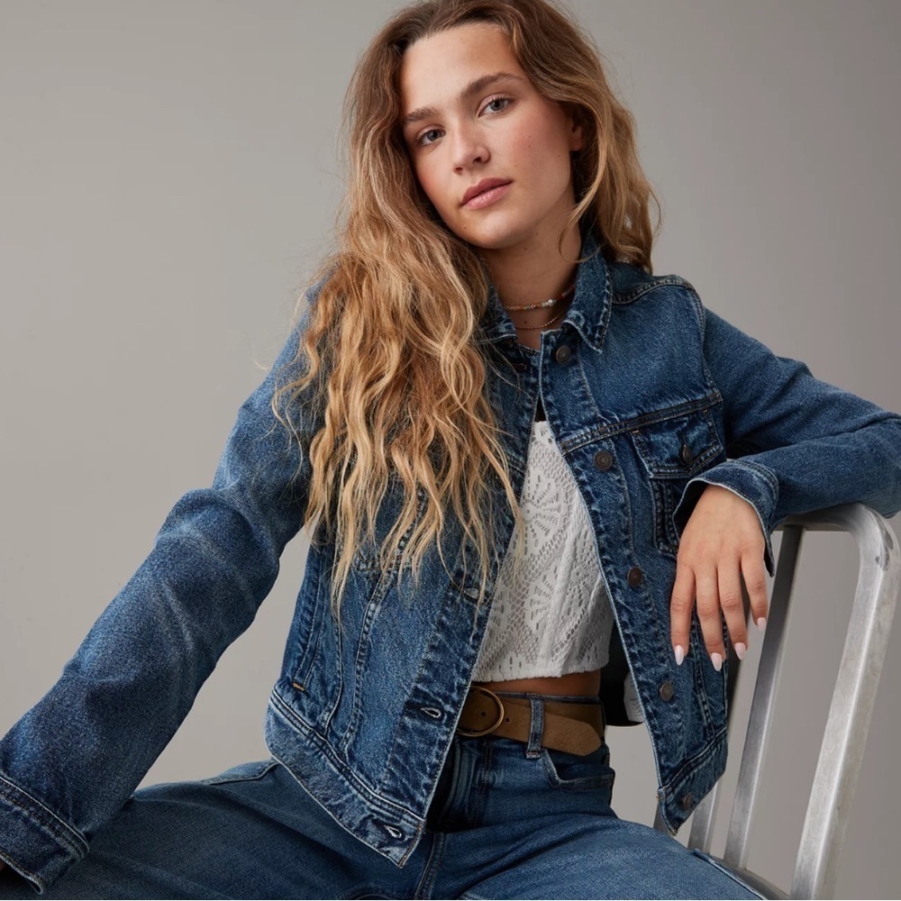 American Eagle Women’s XS Strigid Classic Denim Trucker Jacket